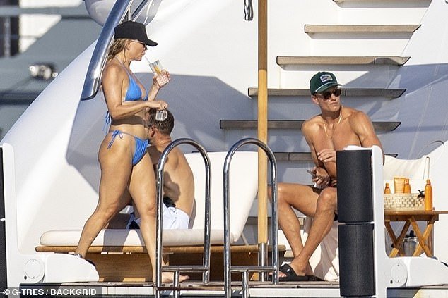 The Almost Famous actress was seen strolling along the spacious boat while sipping on a refreshing drink in her hand