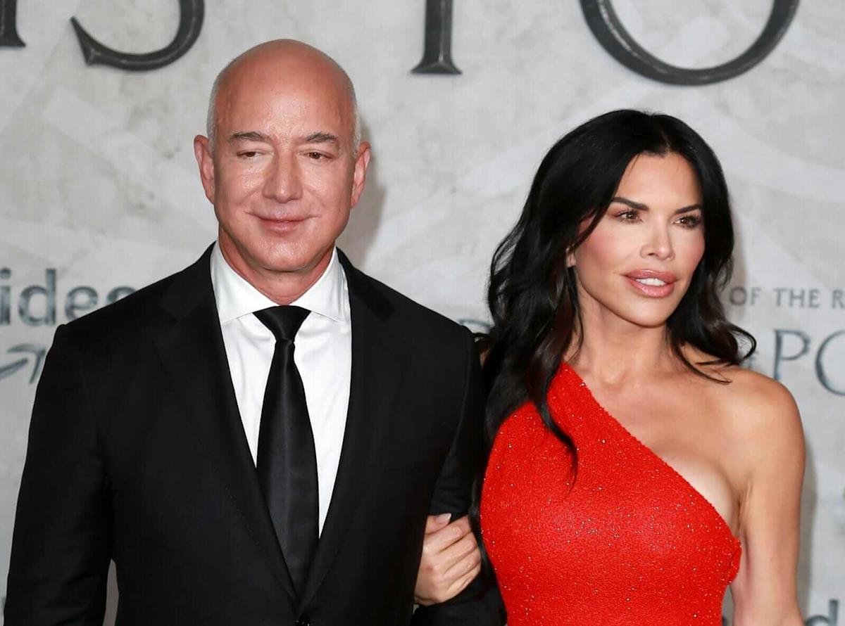 Should You Buy or Sell AMZN Stock Now?