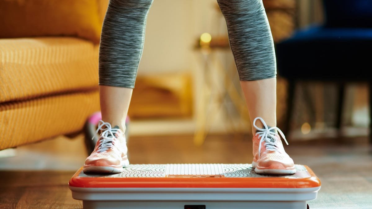 Can Whole Body Vibration Plates Actually Help You Lose Weight? We Asked Fitness Experts